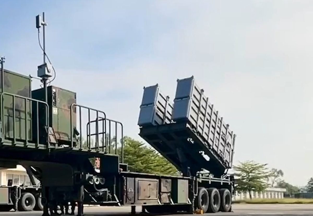 海軍海鋒大隊機動飛彈、雷達車組，依令前往指定位置，綿密掌握台海周邊海域動態、適切應處。 圖：國防部提供影片截圖