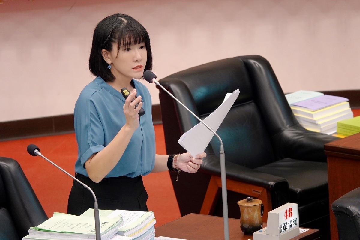 鄭孟洳於教育部門質詢時要求立即改善場館廁所、成立文資建材銀行。 圖：鄭孟洳服務處提供