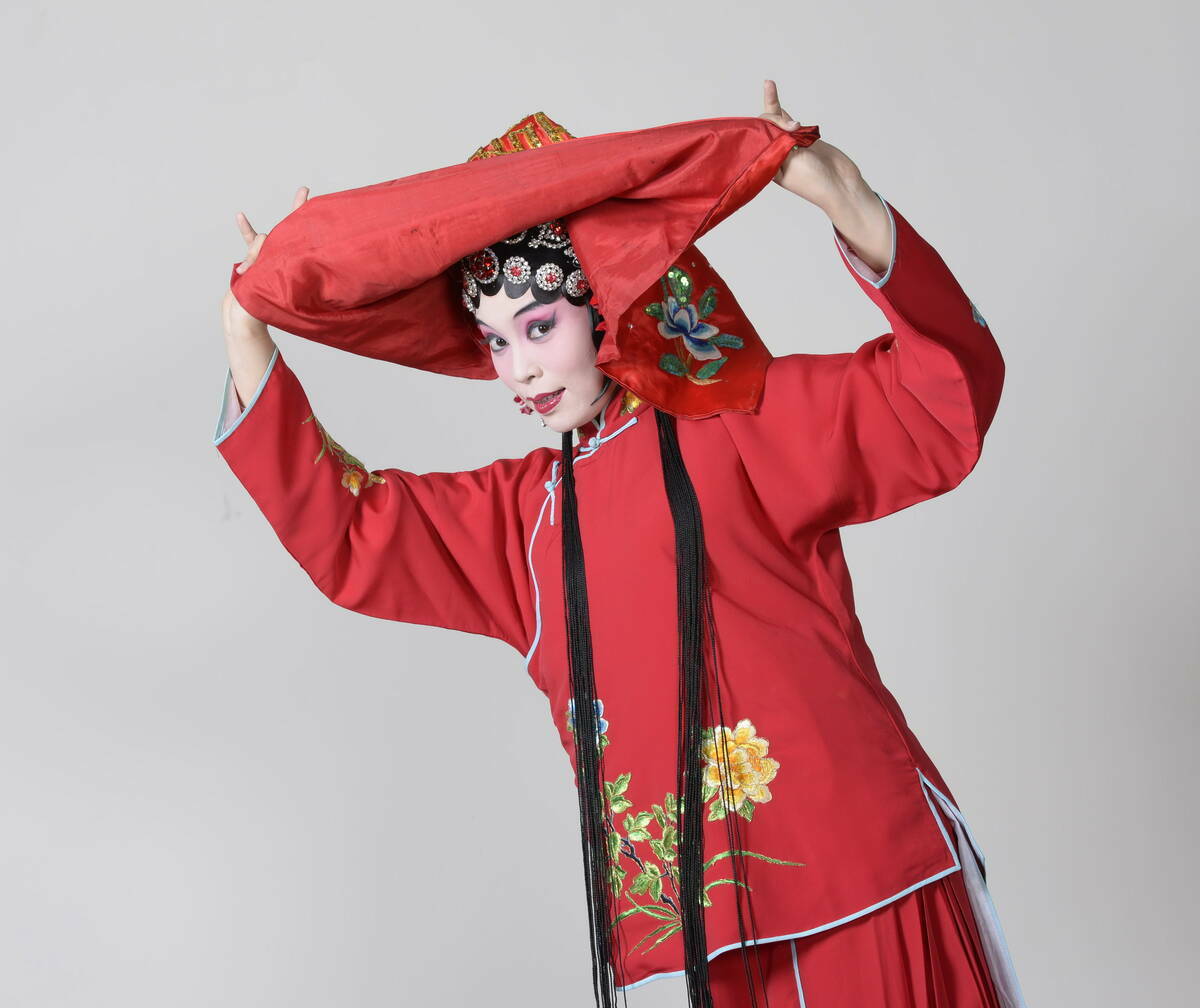 閉幕活動邀請豫劇團於左營眷村出演《梳妝》及《抬花轎》兩齣經典劇碼。 圖：高雄市文化局提供（資料照）