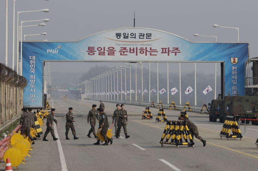 北韓於當地時間 15 日中午 12 時左右，在南北韓軍事分界線以北炸毀連接南北韓的京義線、東海線部分區間通路。 圖：翻攝自 NEXTA X 帳號