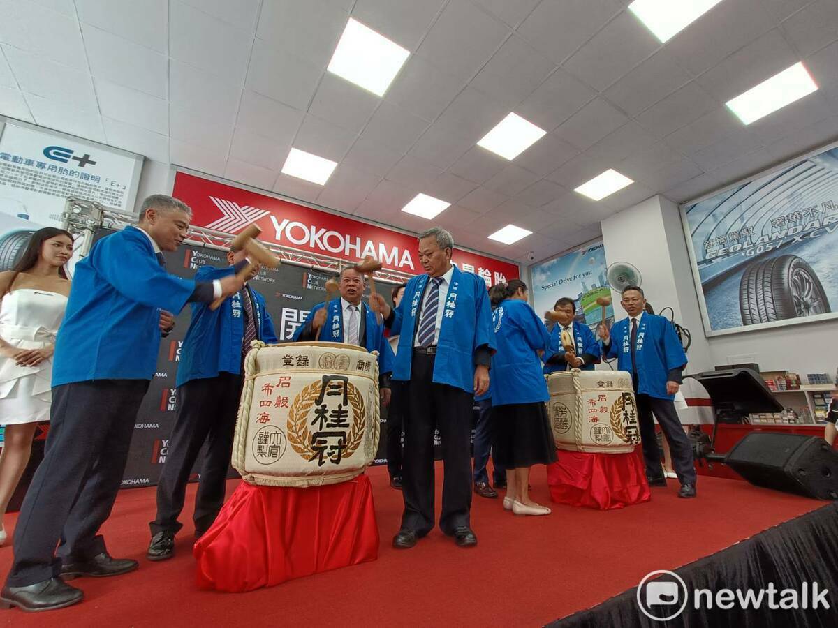忠晟輪胎加入橫濱輪胎全球服務網開幕採取日本傳統的儀式。 圖：唐復年/攝