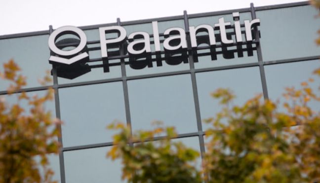 美國公司 Palantir 所提供的 AI 軟體，該公司被認為是 21 世紀的 AI 軍火商。 圖:翻攝自百度