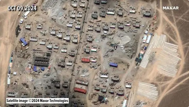 位於班公湖附近的新基地已經建造完成超過 70 棟建築，很可能成為未來解放軍的新軍事營地。 圖：翻攝自 鼎盛軍事