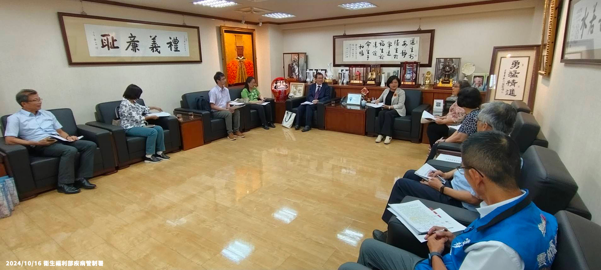 疾病管制署署長莊人祥於今（16）日下午拜會雲林縣政府，與縣長張麗善就北港鎮發現埃及斑蚊一事，共同商討防治計畫。 圖：疾管署／提供