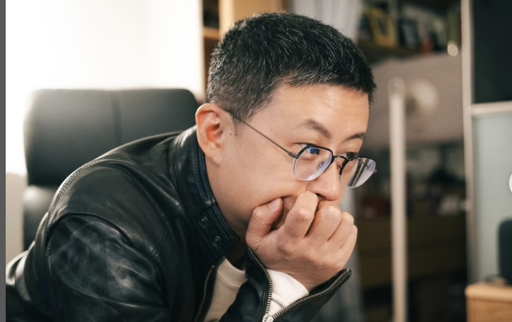 呱吉在PODCAST中提到，表示他自己聽了搖滾樂10年，不會有任何一個他覺得很酷的搖滾歌手會這樣寫歌詞。 圖：攝自IG/＠froggychiu