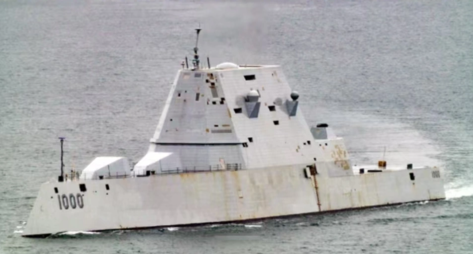 朱姆沃爾特是美國海軍新一代多用途對地打擊宙斯盾艦，滿載排水量達1 萬 4,564 噸。 圖：翻攝自戰史威鋒