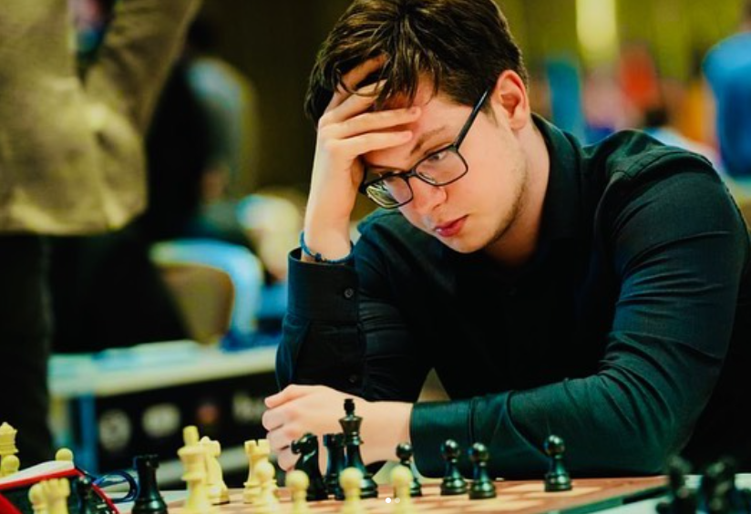 羅馬尼亞國際象棋大師基里爾·舍甫琴科（Kirill Shevchenko）因被指控在比賽中使用行動裝置而被逐出國家級比賽。 圖 :翻攝自IG帳號kirill_shevchenko22