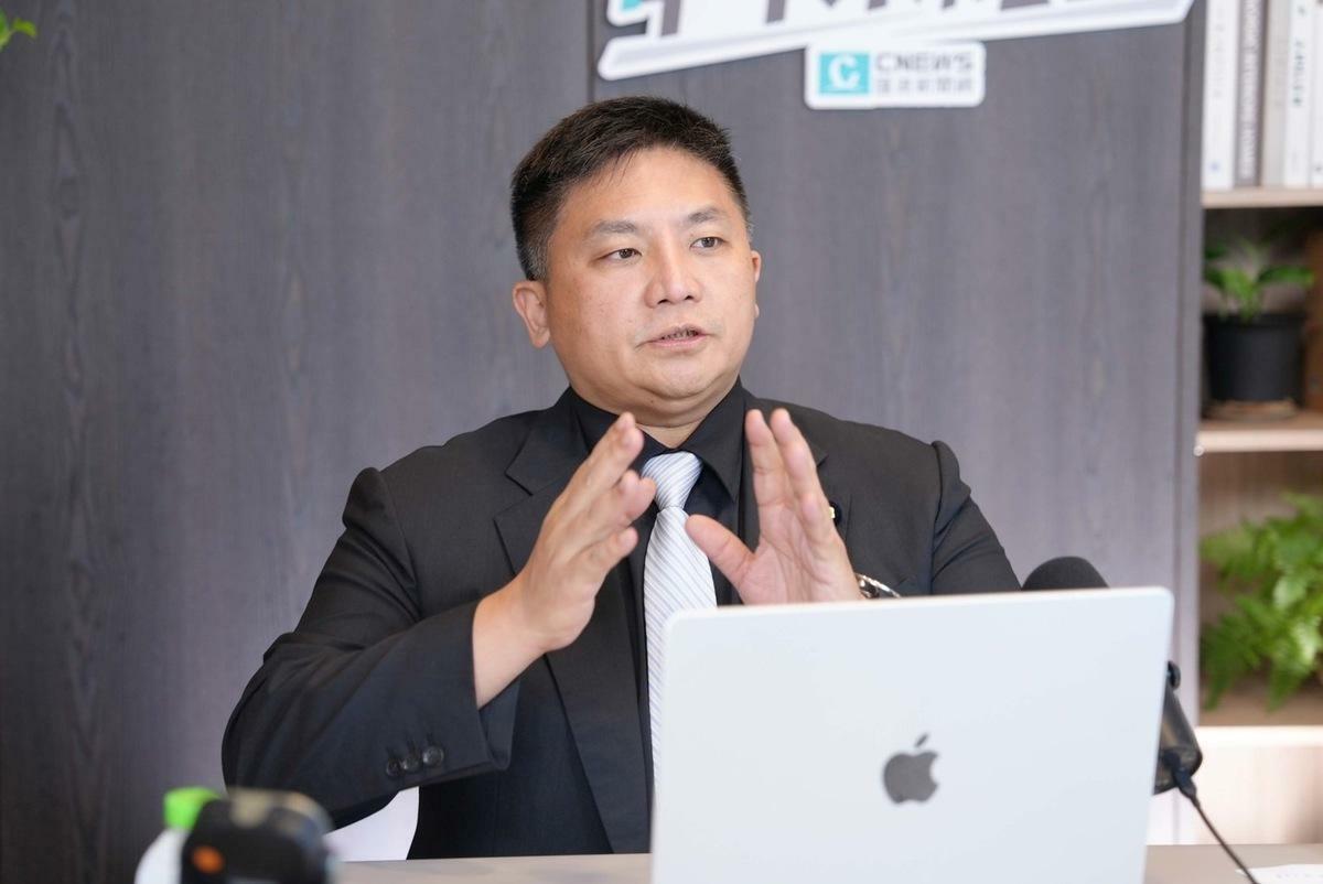 國民黨立委吳宗憲接受《中午來開匯》節目主持人黃光芹專訪。 圖：《CNEWS匯流新聞網》/提供