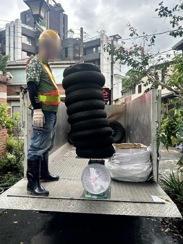 北市拾荒者列冊補助問題近來成為政治焦點。 圖：台北市環保局 / 提供