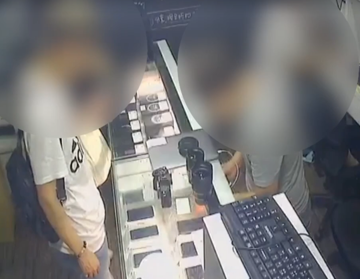 民眾黨王姓資訊人員偷竊黨部相機、鏡頭變賣，律師林智群直言，連黨主席都把黨的錢放自己口袋，員工A個相機，好像也不怎麼讓人意外，「上下交相賊」。 圖：翻攝監視器畫面