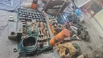 除了成功清除哈瑪斯領導人辛瓦爾之外，以軍近期也成功佔領了一所被哈瑪斯用來當作指揮據點的學校，沒收大量哈瑪斯士兵使用的武器。 圖：翻攝自 @Israelwaronhama X 帳號
