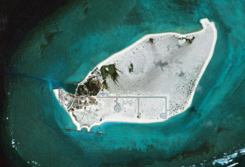 中國在西沙中建島建設反隱形雷達系統。 圖：翻攝自單手搓核彈