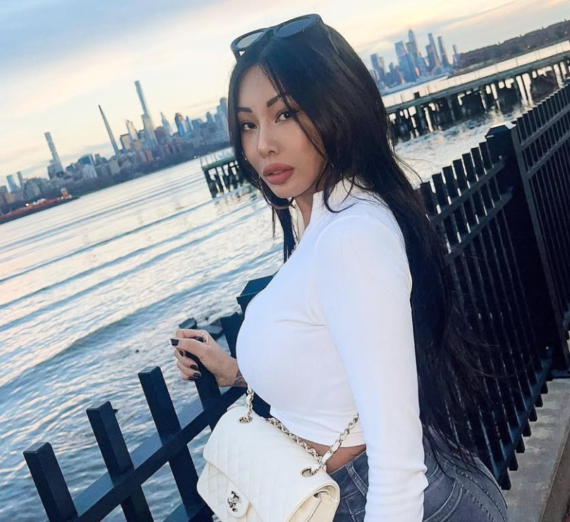 Jessi由於捲入粉絲遇襲爭議，今日宣布與DOD娛樂公司解約。 圖：翻攝自Jessi IG
