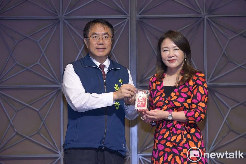 世界華人工商婦女企管協會於台南辦理三天兩夜的世界年會旅遊，台南市長黃偉哲期許全球會員回國能和家人及國際友人分享在台南的幸福感，讓國際旅客龍來台南、認識台南這個充滿歷史文化的美麗城市。 圖：台南市政府提供
