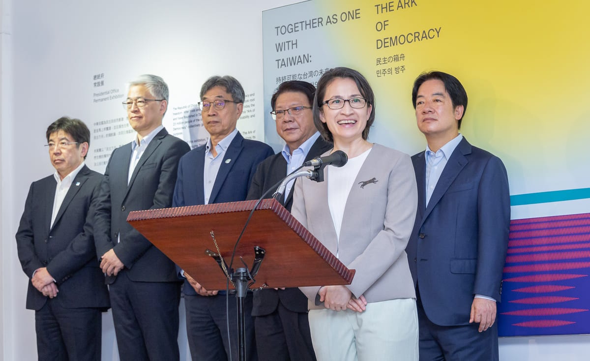 副總統蕭美琴陪同總統賴清德，出席總統府全新常設展覽《民主方舟：台灣永續前行》開展活動。 圖：總統府提供