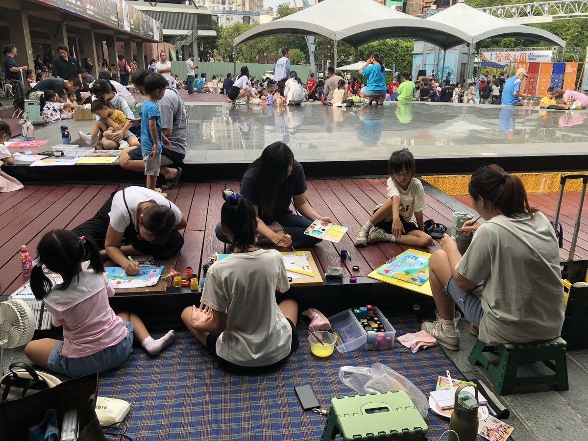 第19屆良友盃兒童繪畫比賽以「臺南400、繪我家園」為主題，讓參與的兒童以最純真的想像力，繪出每個人喜愛的臺南美食以及景點，這也是今年「臺南400」系列中，全數由兒童擔綱主角的活動，