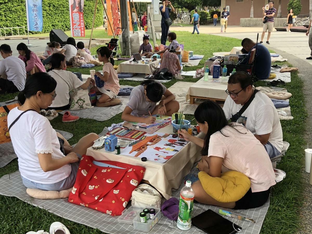 第19屆良友盃兒童繪畫比賽以「臺南400、繪我家園」為主題，讓參與的兒童以最純真的想像力，繪出每個人喜愛的臺南美食以及景點，這也是今年「臺南400」系列中，全數由兒童擔綱主角的活動， 圖：黃博郎／攝