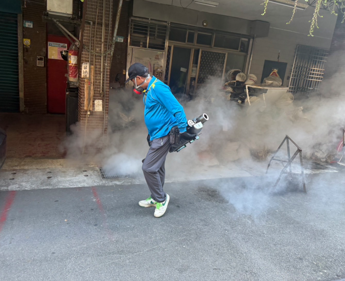新北市衛生局今(20)日公告，新增1例本土登革熱病例，為新莊區40歲男，是新莊區首例本土登革熱，目前疫調顯示個案潛伏期間主要於居住地及工作地活動。 圖：新北市衛生局／提供