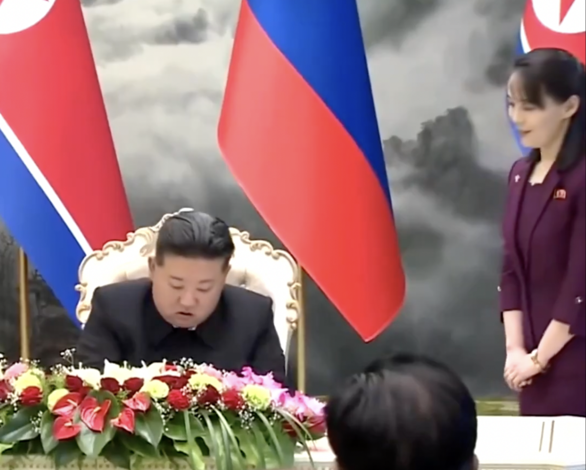 金正恩向前線作戰隊簽署命令 圖：截自「 x 」@maoshen04