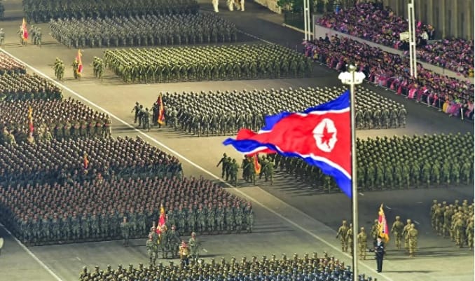 北韓士兵進行閱兵典禮。 圖 : 翻攝自徐量