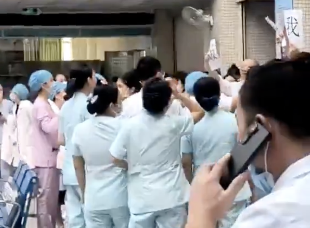 廣東汕尾市人民醫院醫護人員集體罷工討薪 圖：翻攝自「 x 」@albom_chang