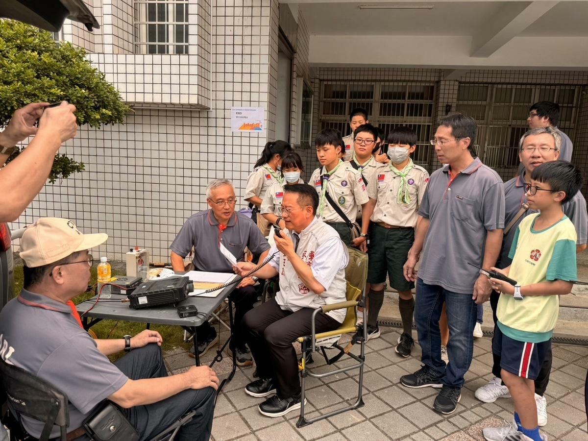 立法委員陳亭妃辦公室執行長蔡旺詮也參與防災演練，他強調無線電通訊在災難發生時的重要性，呼應賴清德總統強調強化國家防災提升台灣災難應變能力的政策。 圖：蔡旺詮提供