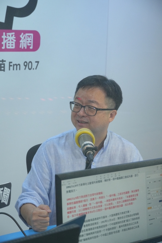 海基會副董事長兼秘書長羅文嘉今（22）日接受POP Radio《POP撞新聞》主持人黃暐瀚專訪。 圖：POP Radio《POP撞新聞》提供