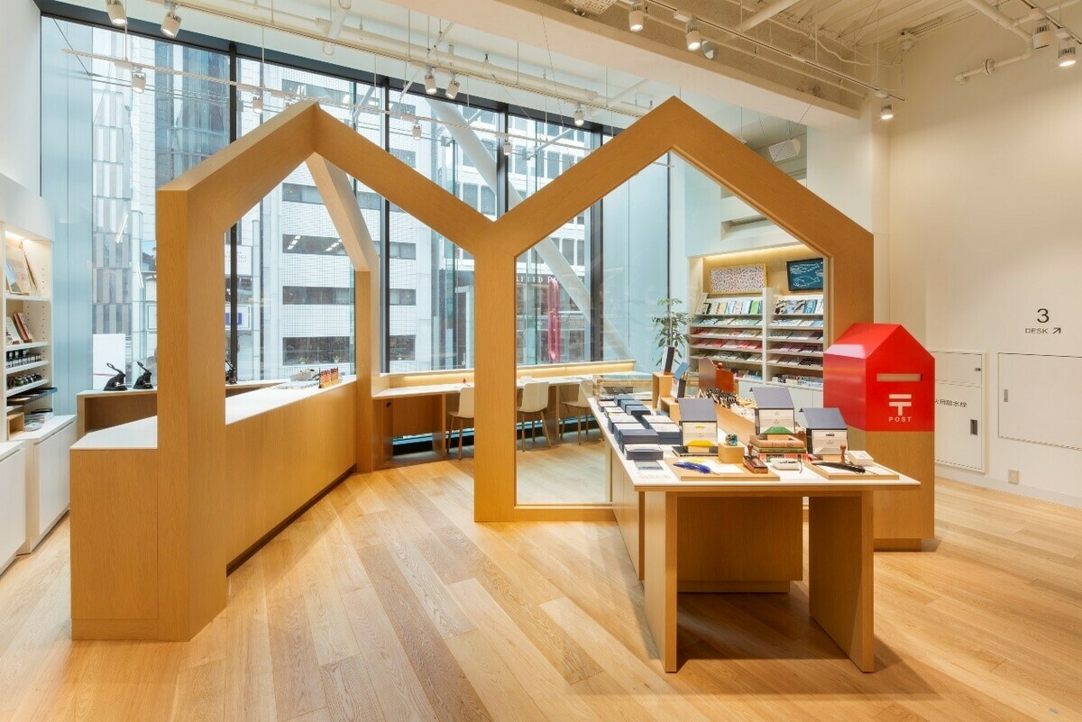以「SHARE」為主題的商品陣容可在「G.Itoya」的2樓盡情享受。 圖：© 銀座 伊東屋／提供