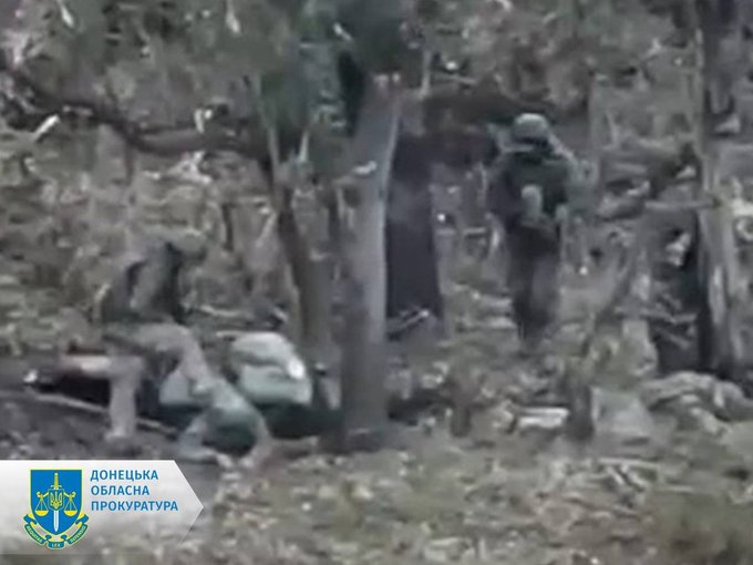 雖然澤連斯基希望能救回所有被俘的烏克蘭士兵，但仍有俄軍士兵以處刑的方式殺害被俘的烏軍士兵。 圖：翻攝自 @NOELreports X 帳號