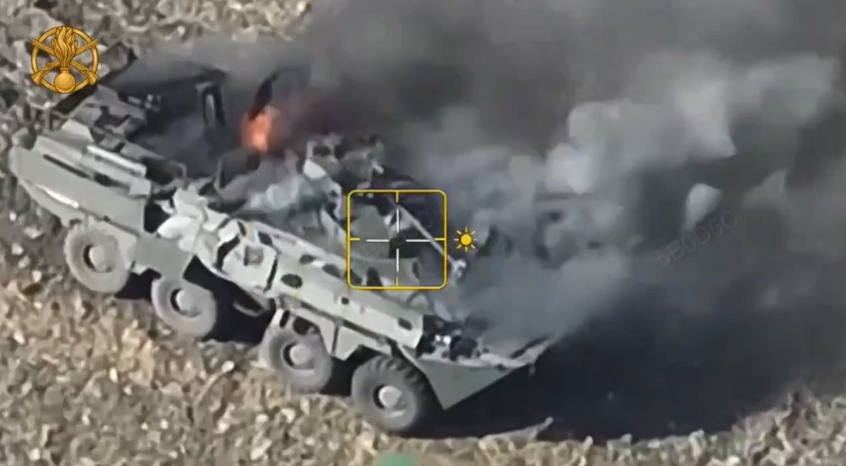 俄羅斯海軍陸戰隊在庫爾斯克地區派出十幾架 BTR-82A 戰車的支援，但行動沒有成功。圖為被破壞的俄軍戰車。 圖：翻攝自 MAKS 24 X 帳號