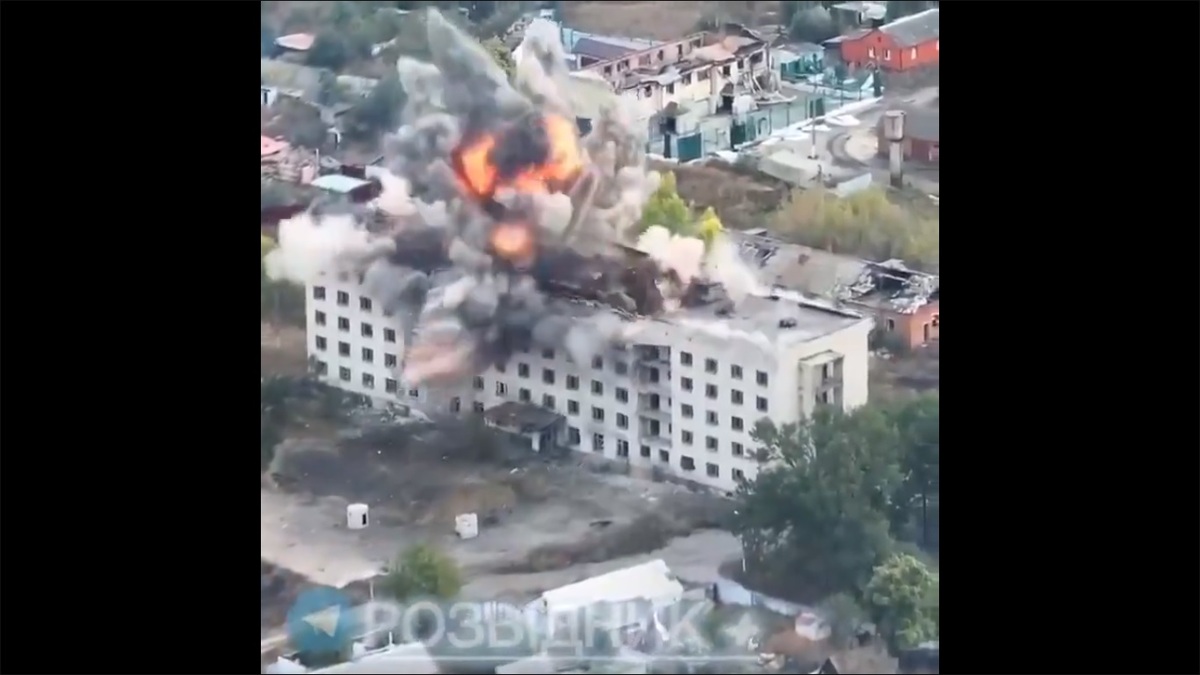 在獲得大量西方國家的援助後，烏克蘭空軍也具備了對俄軍陣地展開空襲的能力。 圖：擷取自 @Lawrenc09874431 X 分享影片