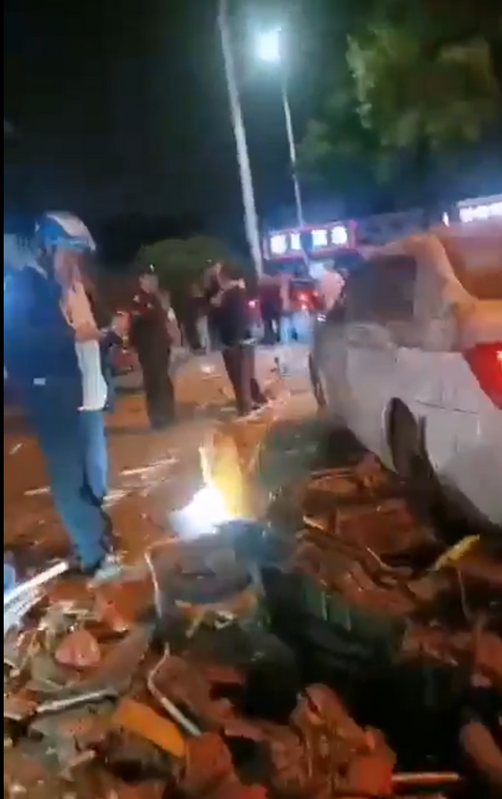 中國武漢最近發生駕駛惡意開車撞人事件，截至 22 日中午，事件造成 7 人死亡及 11 人重傷。 圖：翻攝自 MR.486 X 帳號