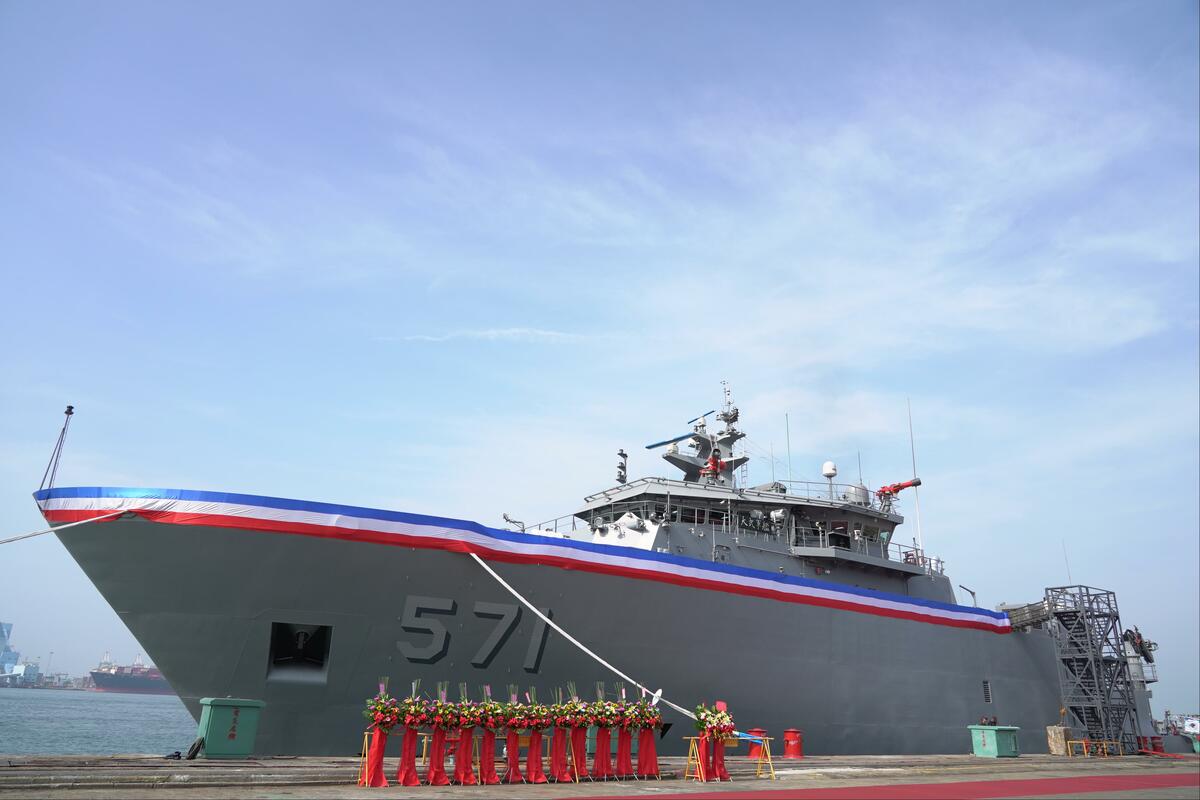 國造新型大武級救難艦首艦「大武軍艦(ARS-571)」23日正式交付海軍。 圖：中船公司提供