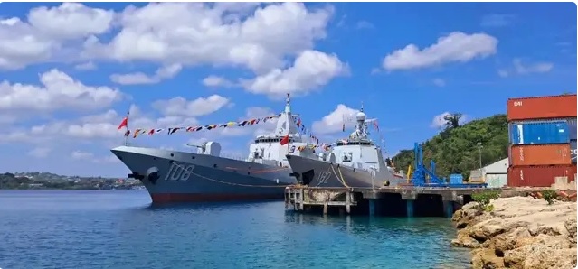 近期有消息稱，兩艘中國海軍船艦避開了西方軍事監控，成功抵達位於南太平洋的島國萬那杜。 圖：翻攝自 軍武次位面