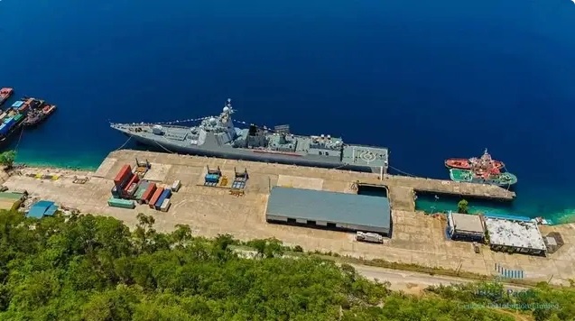 中國駐萬那杜大使館表示，此次中國船艦停靠的目的，是為了讓船員休息，並補給船上缺乏的物資。 圖：翻攝自 軍武次位面