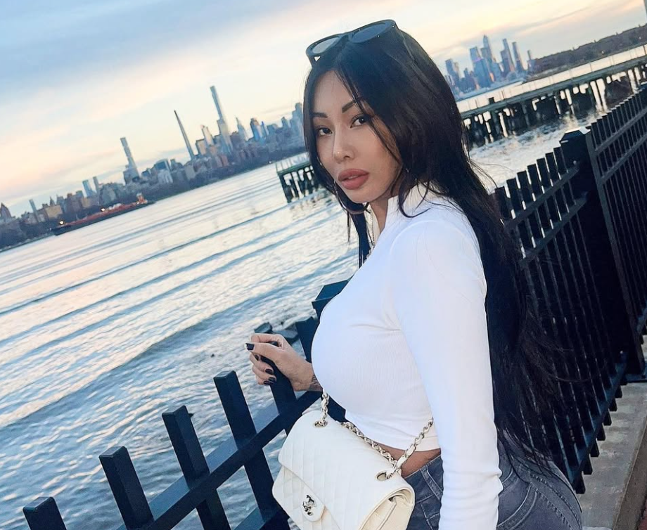 Jessi去年10月爆出同行者辱罵並毆打18歲粉絲的事件。 圖：翻攝自Jessi IG