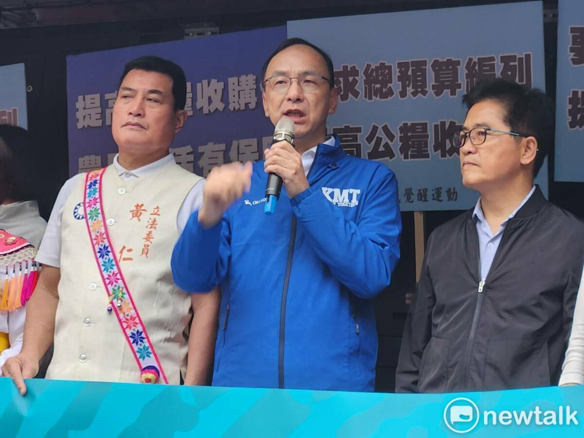 國民黨主席朱立倫赴抗議活動現場致詞。 圖：黃建豪/攝