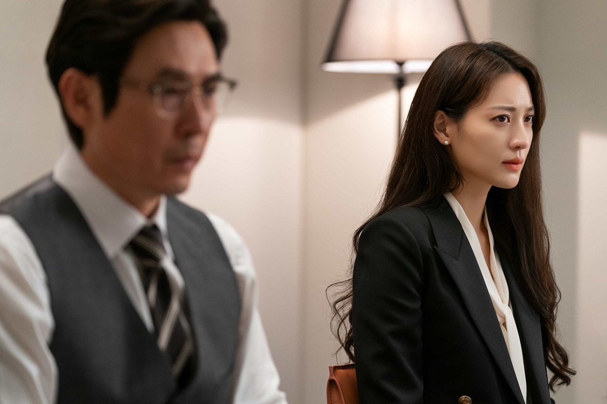 秀賢片中飾演一名與薛景求再婚的年輕妻子，和嫂嫂金喜愛互看不對盤。 圖：網銀國際影視／提供