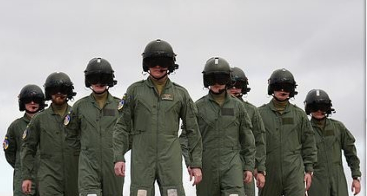 英國皇家空軍 ( Royal Air Force , RAF ) 已訓練了 200 名烏克蘭飛行員，為其掌握現代化 F-16 戰機做好準備  圖: 翻攝自路克 · 波拉德的個人 X 帳號