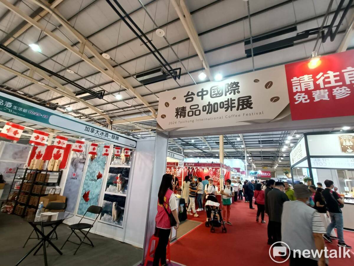 第一屆「台中國際精品咖啡展」今天同時在台中國際展覽館熱烈展開。 圖：唐復年/攝