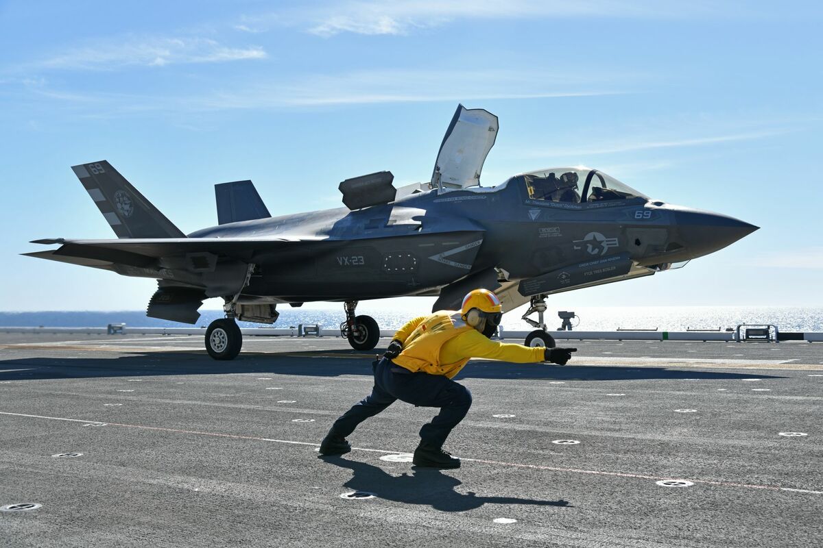 美軍F-35B測試機驗證在日本海上自衛隊出雲級護衛艦「加賀號(DDH-184)」短距起飛能力。 圖：翻攝「X」@JMSDF_PAO