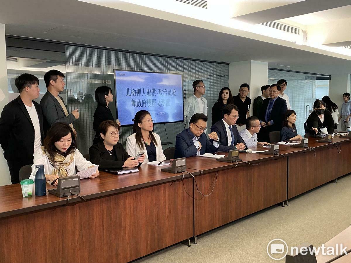 民眾黨中午於台玻大樓召開中央緊急應變小組記者會。 圖：周煊惠 / 攝