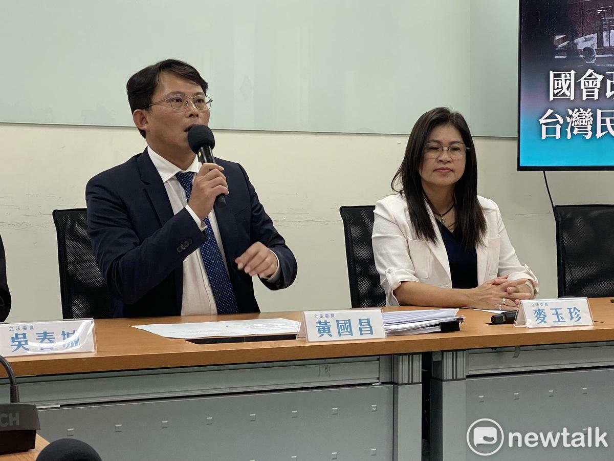 民眾黨團總召黃國昌、幹事長麥玉珍。 圖：周煊惠 / 攝