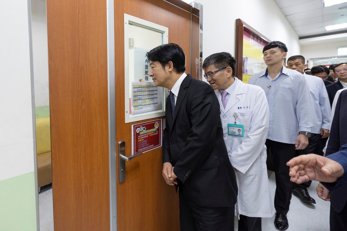 總統賴清德視察金門醫院。 圖：總統府提供