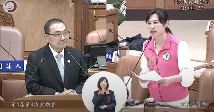 張嘉玲在議會上個會期就曾多次針對新北環狀線修復進度向市長侯友宜提出質詢。 圖：翻攝新北市議會直播（資料照）