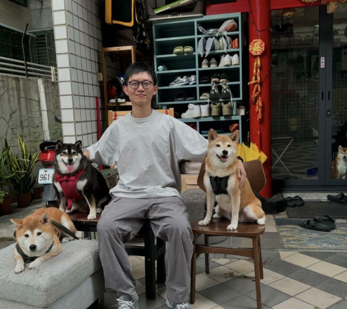 視網膜走鐘獎沒有帶上愛犬「柚子」一起出席也意外引發話題。 圖：翻攝自視網膜IG