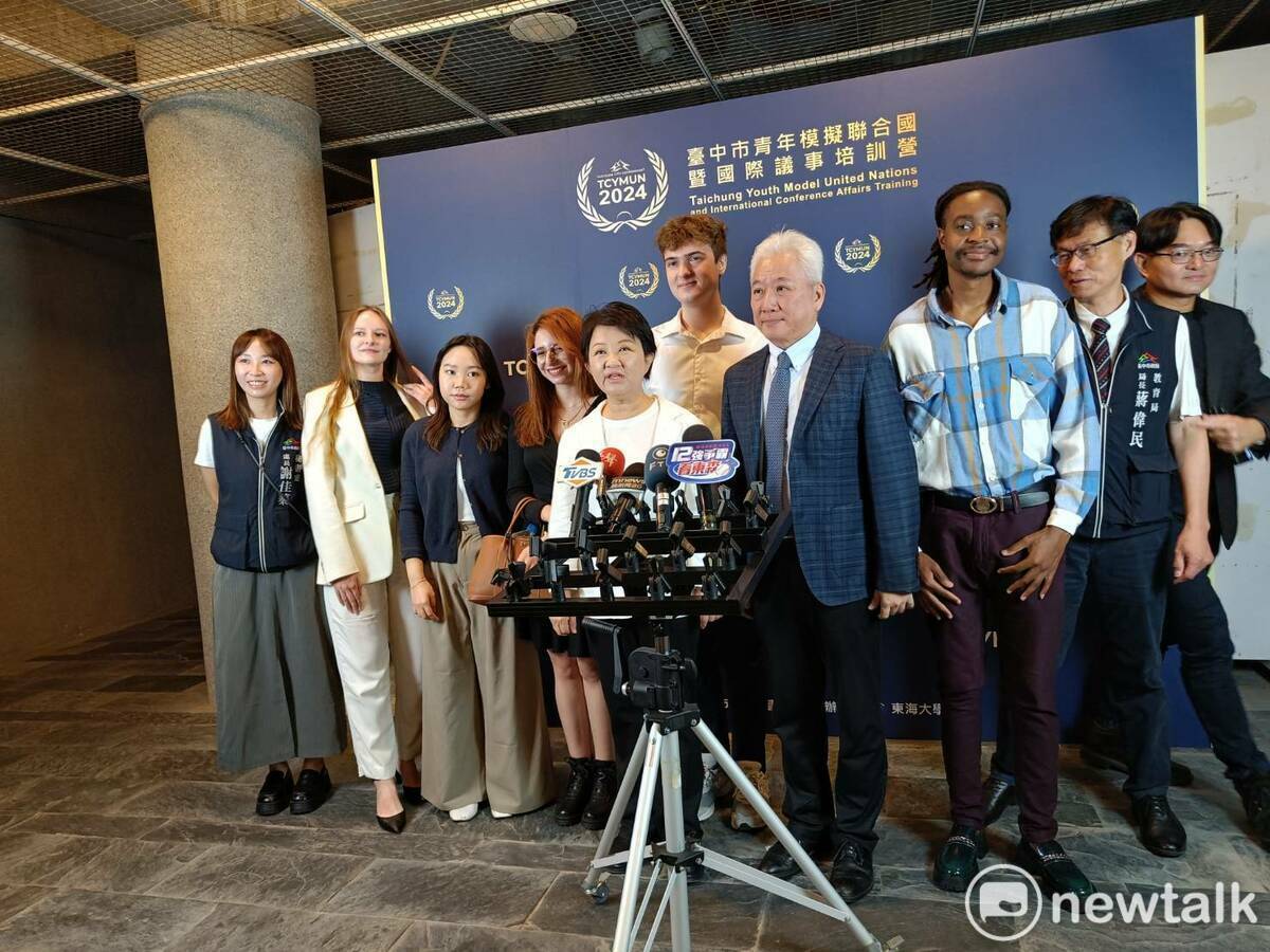 盧秀燕勉勵舉生「你來參加人生就成功一半，你們的人生一定是成功的！」        圖：唐復年/攝