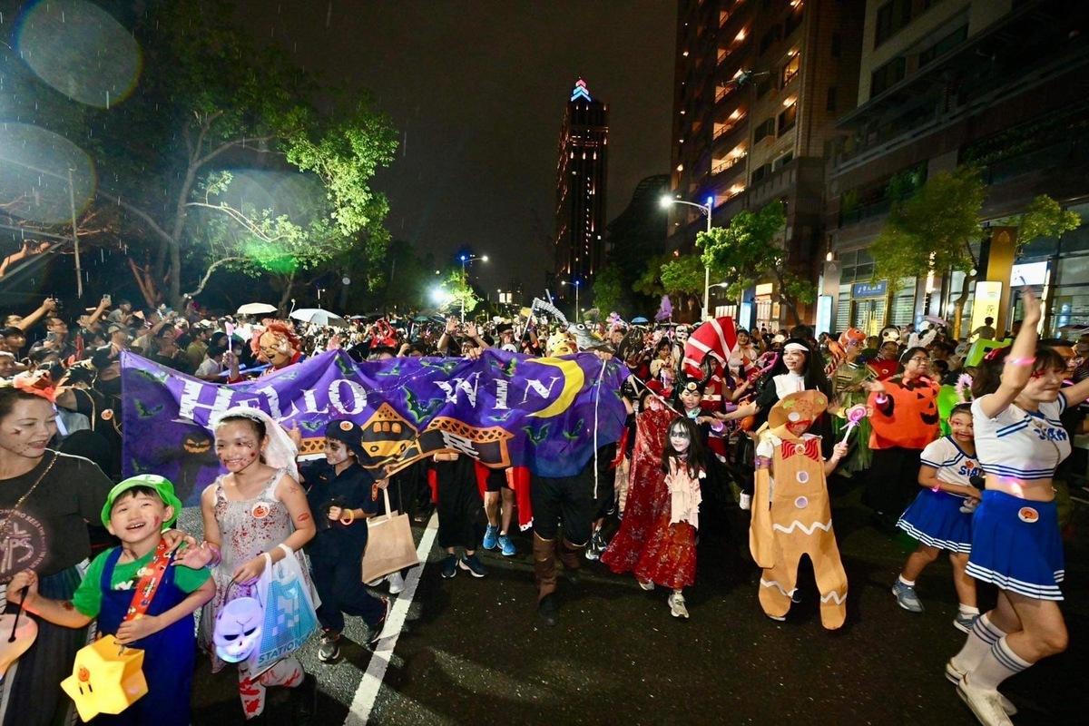 現場民眾以不同裝扮造型齊聚現場。 圖：高雄市教育局提供