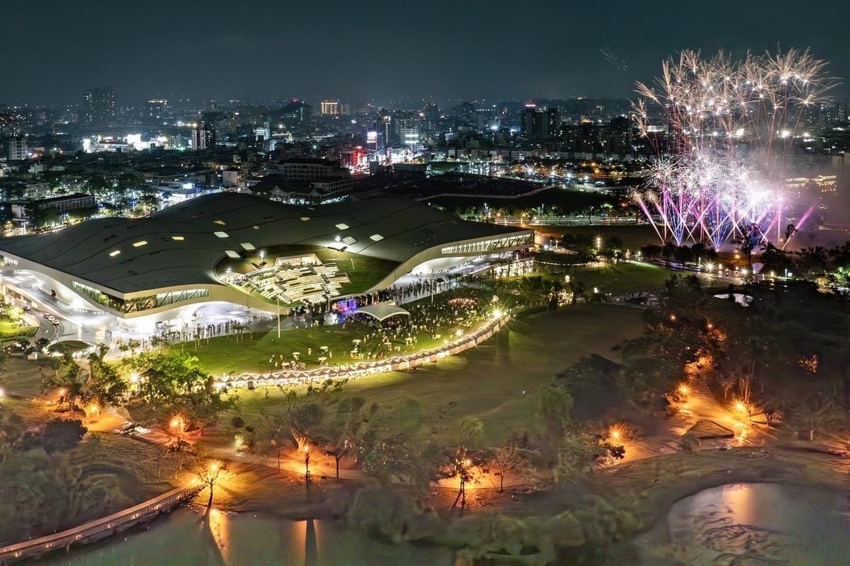 印度排燈節施放具有夜空祝福寓意的絢麗煙火秀。 圖：高雄市行國處提供