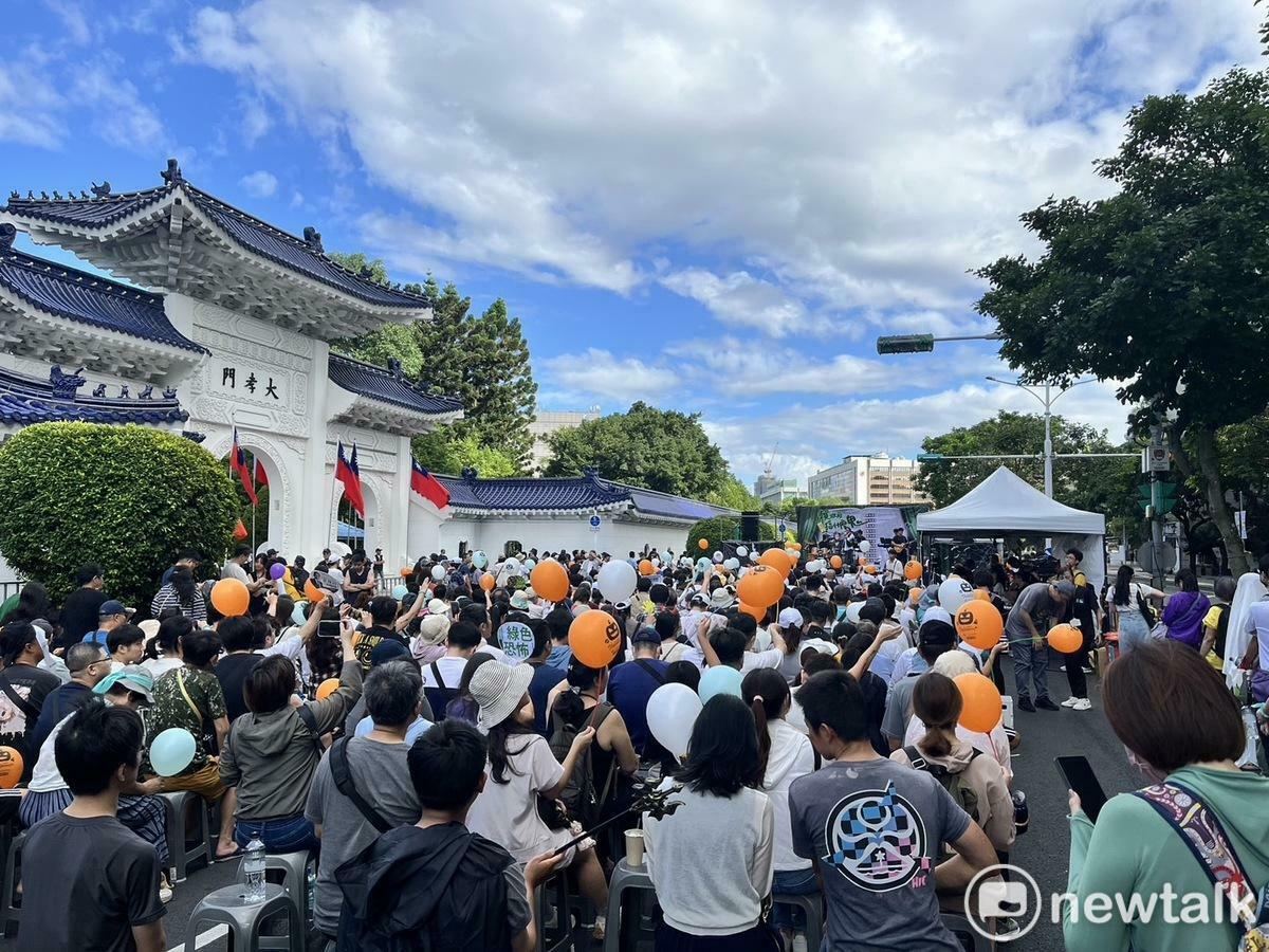 民眾黨28日舉辦「賴政府搞什麼鬼」活動，吳靜怡表示，依大會統計約6000人，比起9月份第一場大型集結活動2萬人，活動人數約下降了3倍，衰退率達7成6。 圖：金大鈞/攝